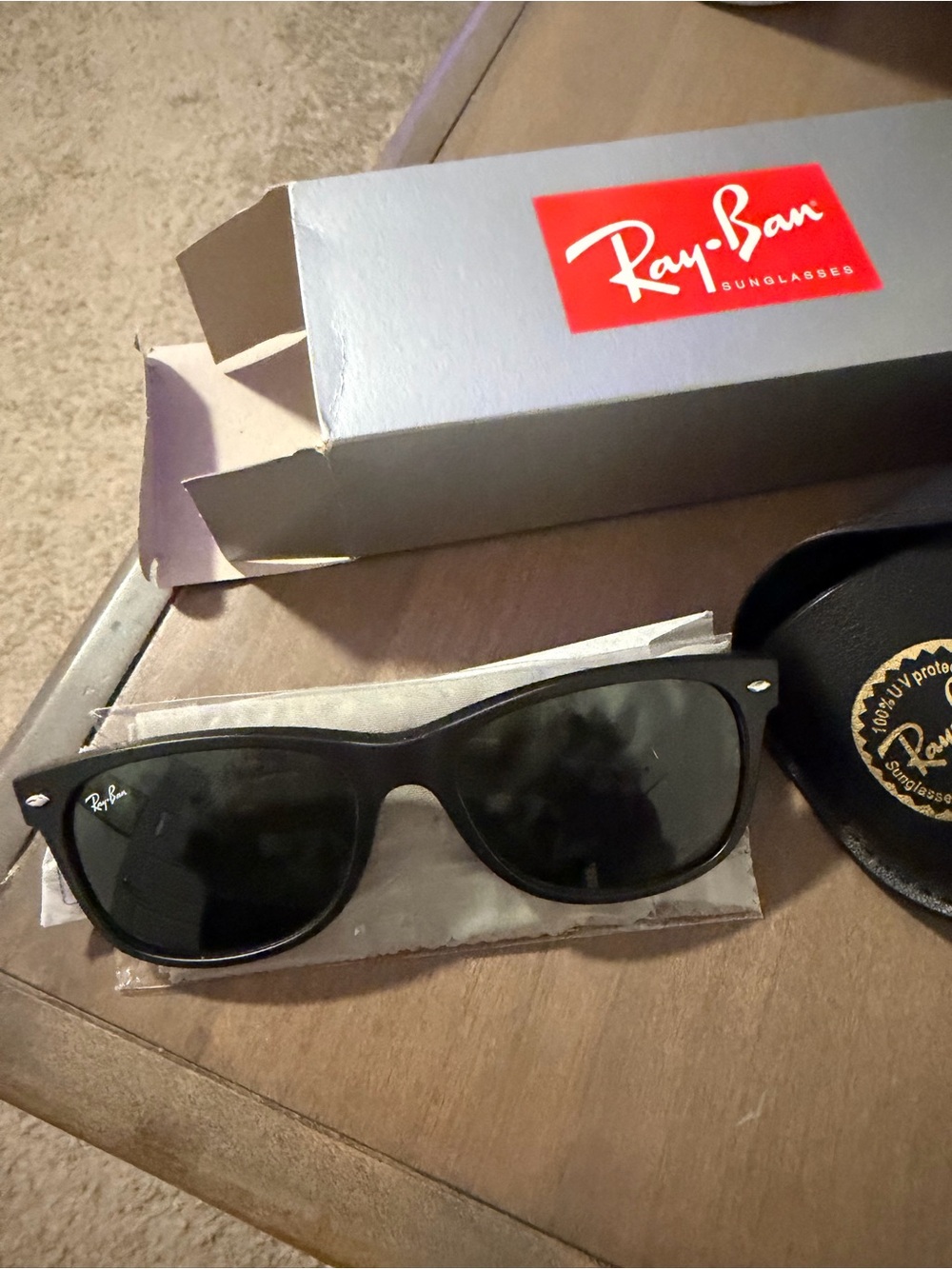 NWT Ray-Ban Black Frame Wayfarer Classic Sunglasses